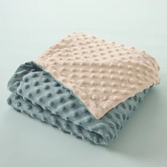 Couverture bébé beige et bleue chic et pratique