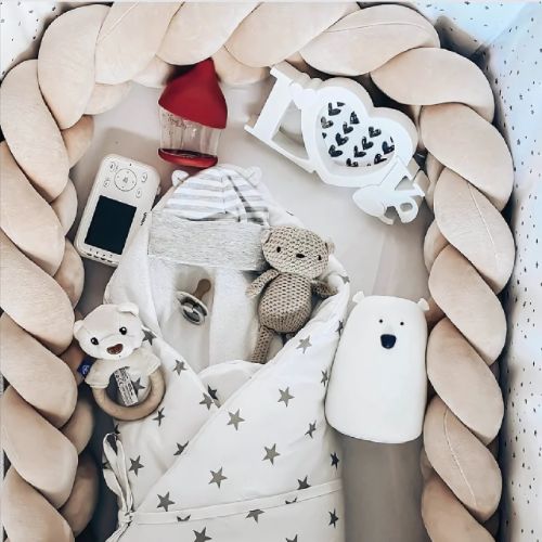 Tour de lit tresse : une protection douce contre les chocs pour bébé