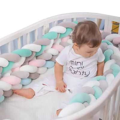 Tour de lit tresse apportant une sécurité douce contre les chocs pour le bébé dans son lit