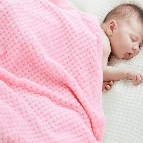 Couverture bébé design moderne et texture soyeuse